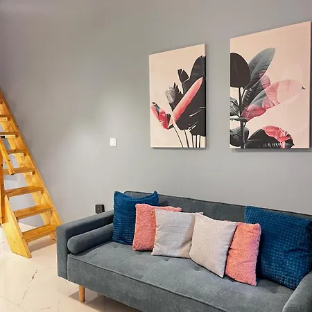 New Moder Loft By The Sea 파포스